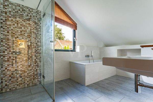 BADEZIMMER OBERGESCHOSS