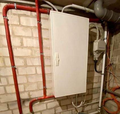 Keller neuer Stromkasten 