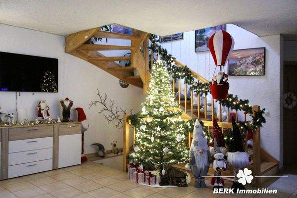 Treppenhaus linkes Haus