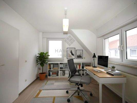 Arbeitszimmer DG (mit KI bearbeitet)