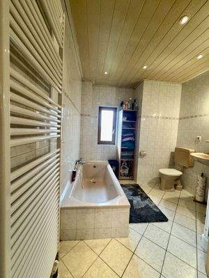 Wannenbad mit Dusche