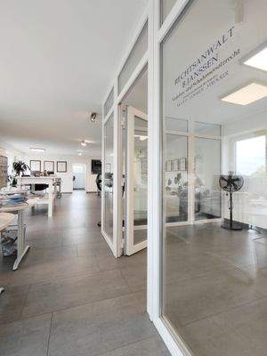 Büro_1OG_Blick-Besprechungsraum_2