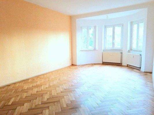 Wohnzimmer mit Parkett