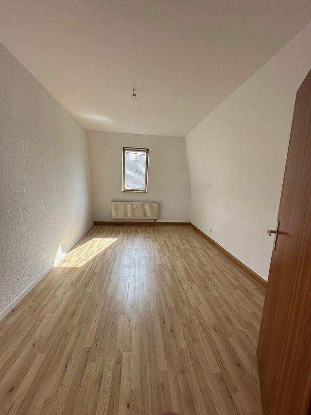 Helle 2 Raum Wohnung Dachgeschoss Wilkau-Haßlau ab sofort zu vermieten - Photo 2