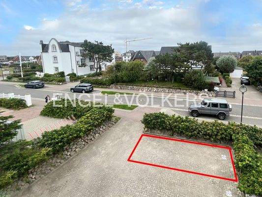 PKW-Stellplatz vor dem Hauseingang