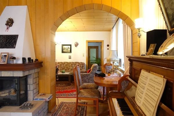 Blick vom Wohnzimmer zur Küche und Bad EG