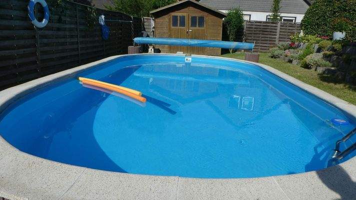 Pool im Sommer