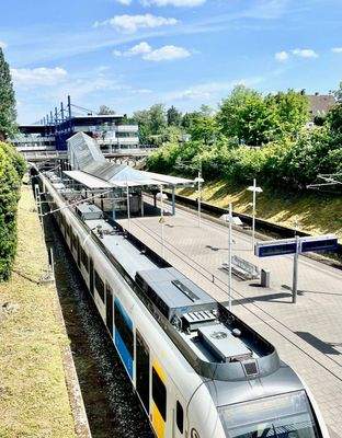 ... oder die S-Bahn - direkt vor dem Büro.