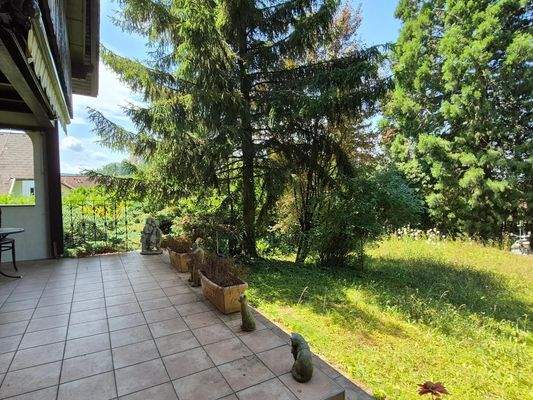 Grünblick von der Terrasse EG