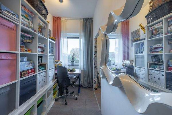 Flur zum Kinderzimmer EG