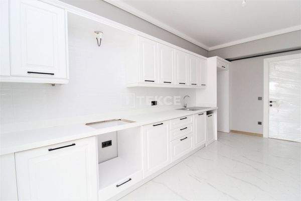 3-Bedroom Spacious Real Estate in a Calm Area in Bursa