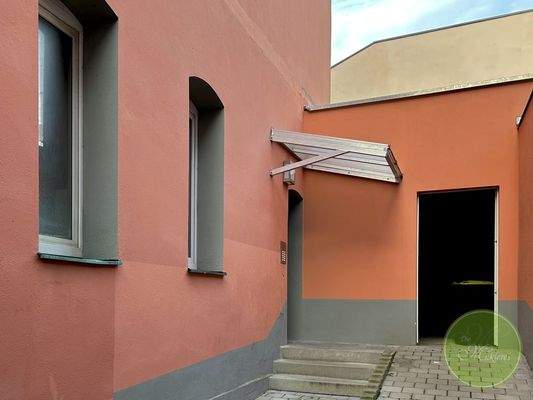 Geschützer Eingang.