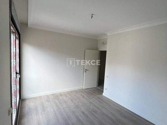 Duplex Apartment Close to Metrobüs Station in İstanbul Beşiktaş