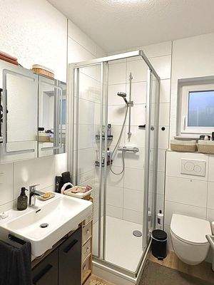 Badezimmer mit Dusche