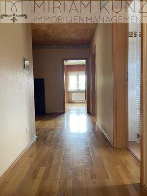 Wohnungsflur oben.jpg