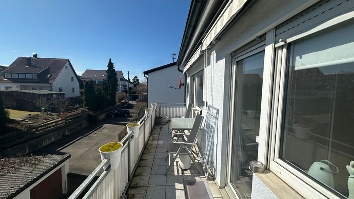 sonniger Balkon ( Ost-Süd-West-Seite ) 