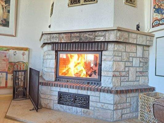 Kamin im Wohnzimmer im Obergeschoss