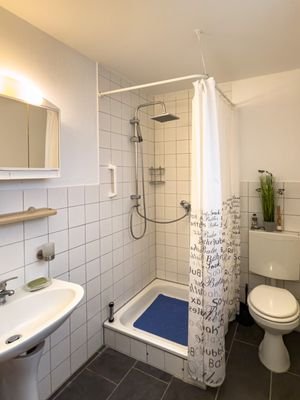 Duschbad im Souterrain.jpg