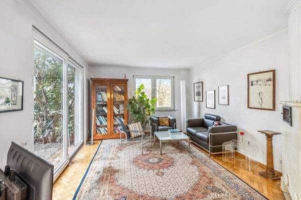 Wohnzimmer mit Zugang zur Terrasse