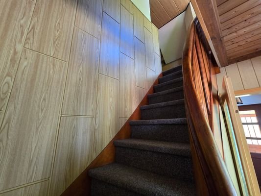 Treppe zum DG.jpg