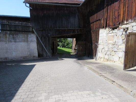 Scheunendurchfahrt auf das Grundstück 