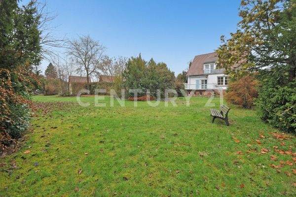 weitläufiger Garten