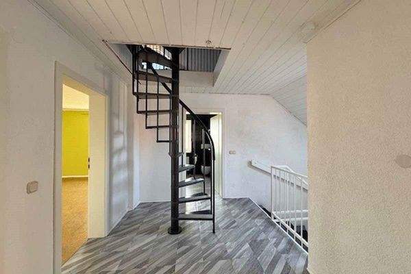 Treppenaufgang DG zum Studio