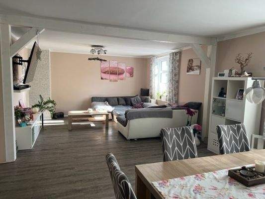 Wohnzimmer Hauptwohnung.jpg