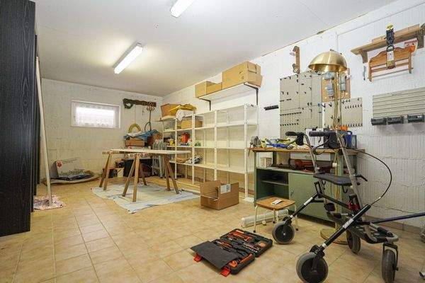 KG Kellerraum mit Holzlager