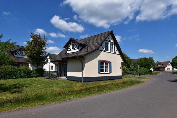 Freistehendes 4-Personen-Ferienhaus mit neuer Küche und 2 Bädern im Ferienresort Cochem003