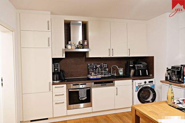 Küche mit Einbauküche 