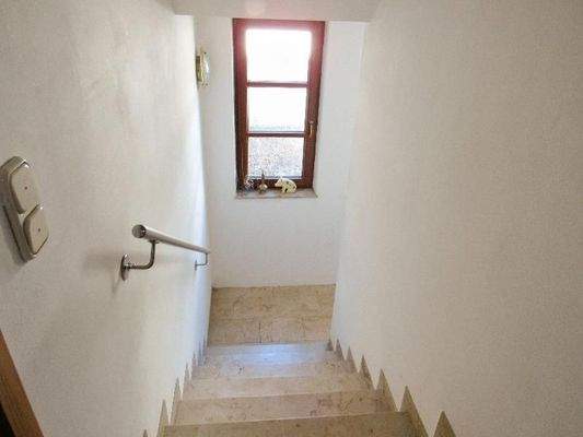 Treppenabgang zum Kellergeschoss