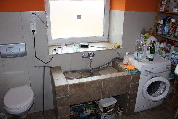 Waschraum mit WC im EG