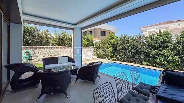 Detached Villa with Pool Close to Amenities in Alaçatı Çeşme