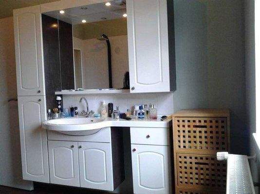 modernes Badezimmer im OG