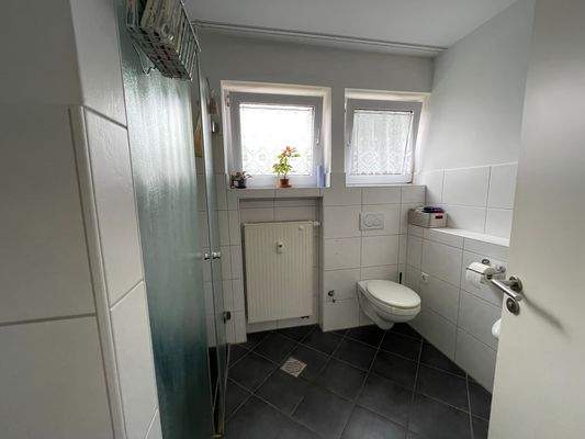 Bad im EG mit Tageslicht und barrierefrei