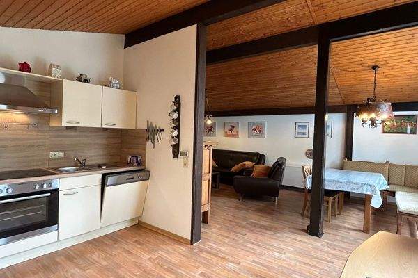 Küchenbereich u. Wohnzimmer