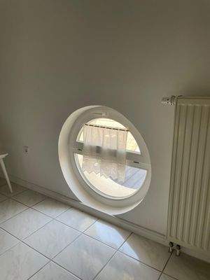 Villa Badzimmer Fenster.jpeg