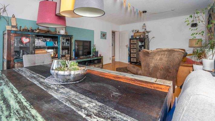 Geräumiges Wohnzimmer