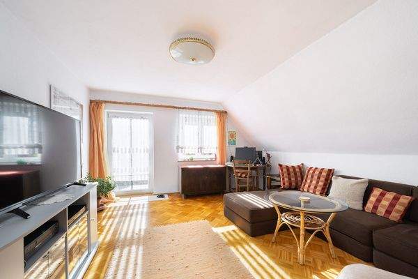 Wohnen im Obergeschoss mit Zugang zum Balkon