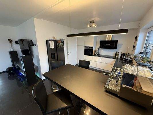 Offene Küche, Theke mit zusätzlichem Wasseranschluss