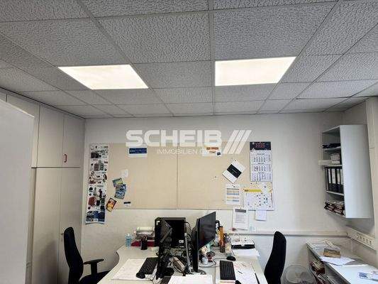 mit Einbauschränken