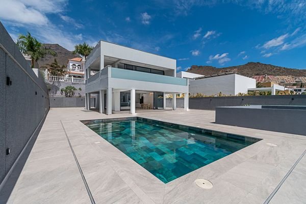 Exklusive Villa mit vier Schlafzimmern, Pool und Aussicht in einer begehrten Gegend von Costa Adeje, Fañabe