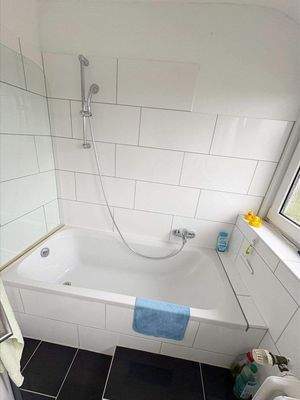 Wannenbad mit Tageslicht im Obergeschoss