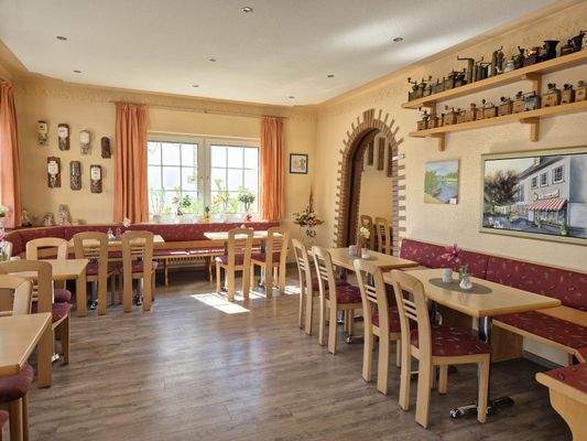 .Hauptgastraum Café