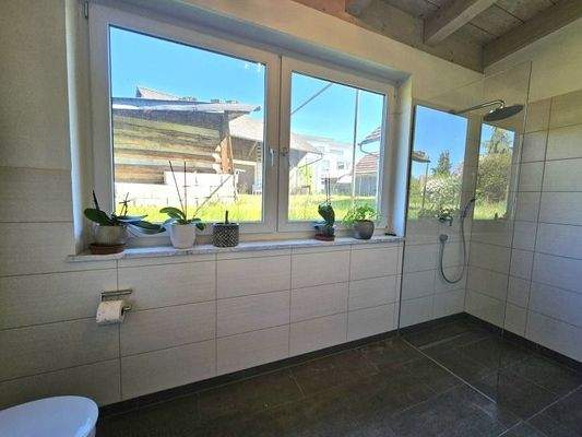 Bad zu Schlafzimmer 2 und 3 Erdgeschoss