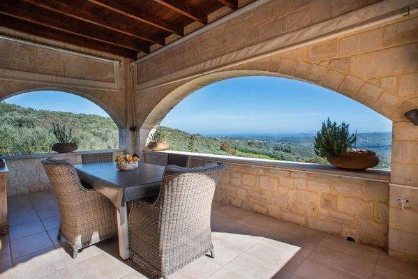 Kreta, Kolymvari: Villa mit Meer- und Bergblick und unabhängigem Apartment zu verkaufen