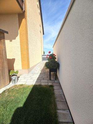 Zugang zur Vorderseite vom Haus