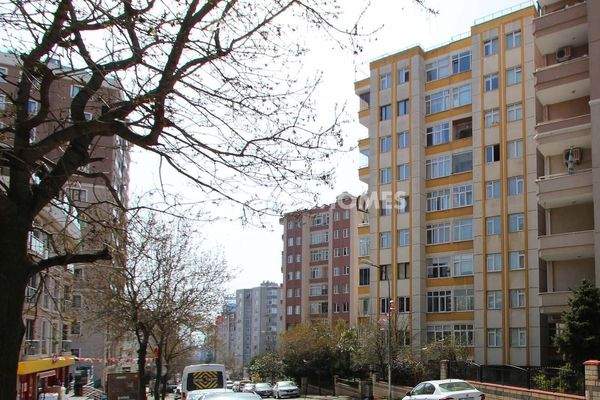 Luxe Flat with Car Parking Area in Complex in Istanbul Maltepe