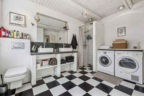 Badezimmer Hauptgebäude